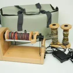 Louets Jenn-E E-Spinner (SP0104), elektrisches Spinnrad mit Tasche